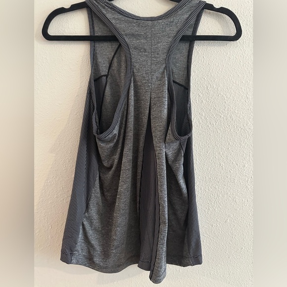 M3- #75 Gray the north face workout tank top size medium - Picture 6 of 9